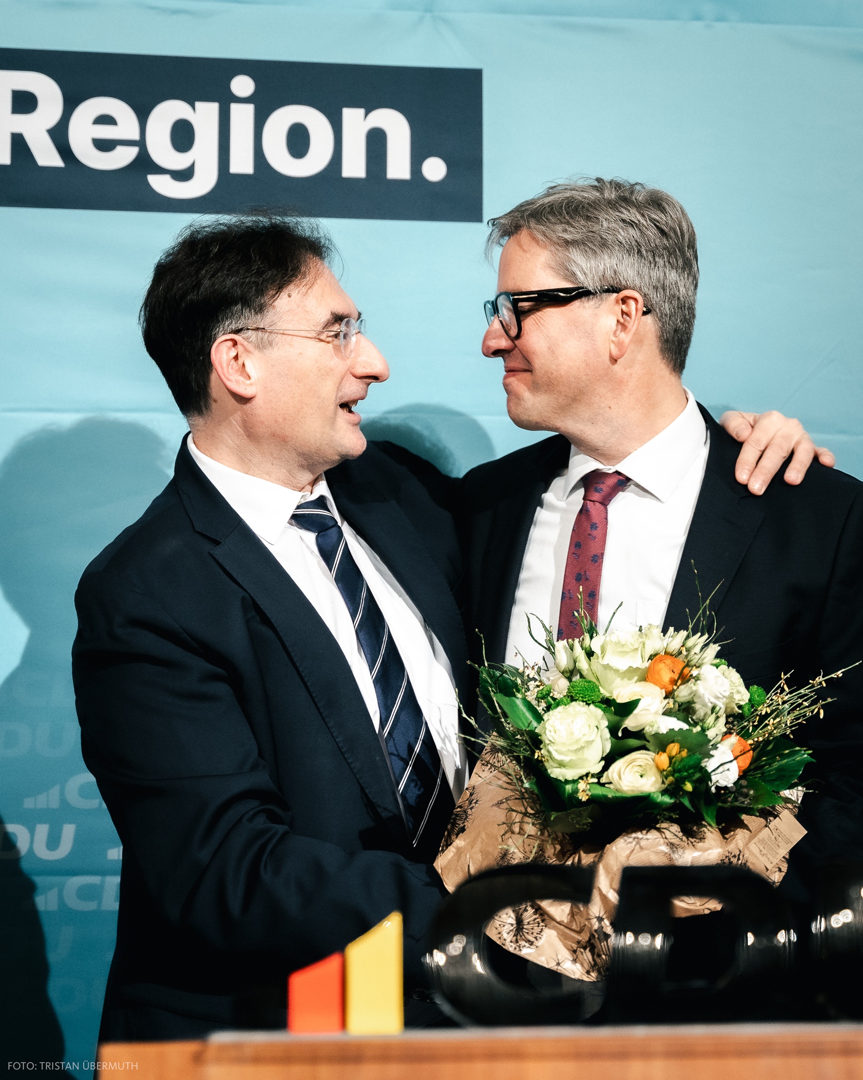 CDU-Regionschef Bernward Schlossarek gratuliert Oliver Junk.